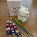 Moment créatif - peinture d'une tirelire manekineko / matin