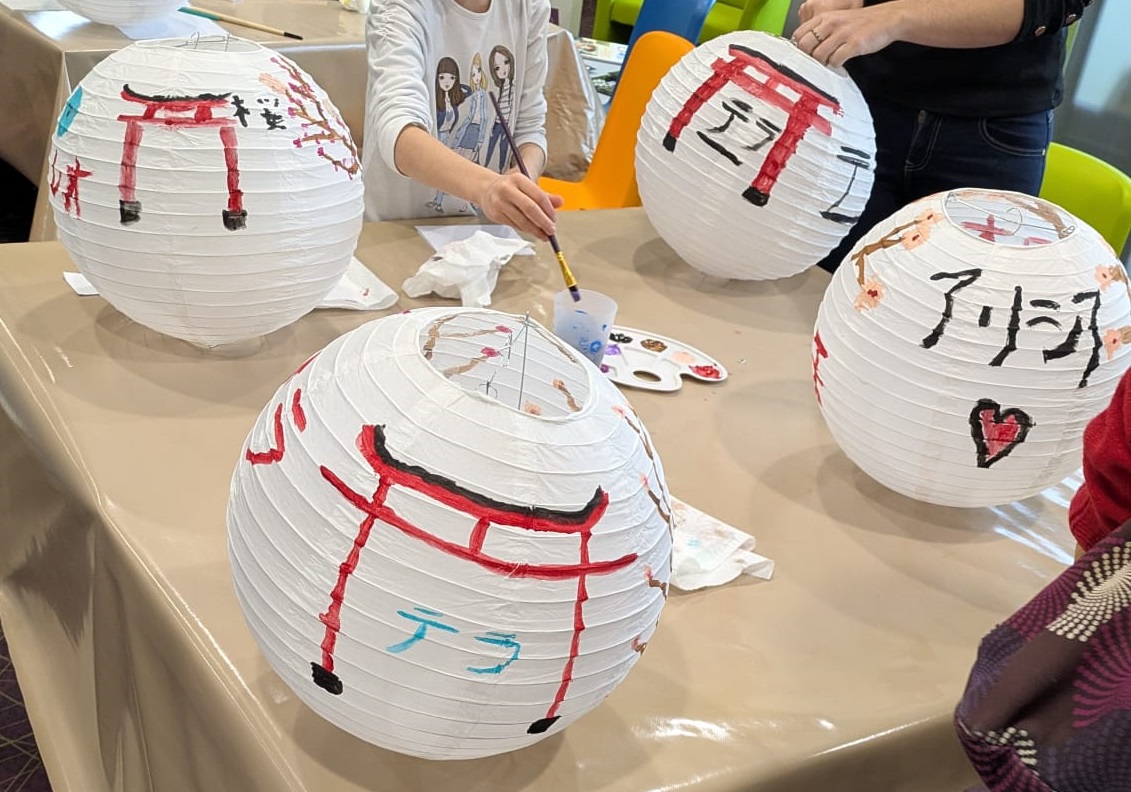 Customiser une lanterne en papier - après-midi